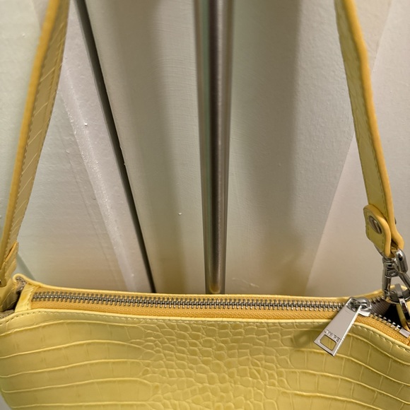 Yellow croc-embossed leather shoulder bag #croc #punk #grunge #butteryellow - Picture 5 of 6